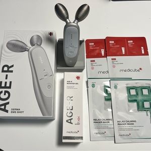 Medicube Age-R Derma EMS Shot Face massaging mdevice